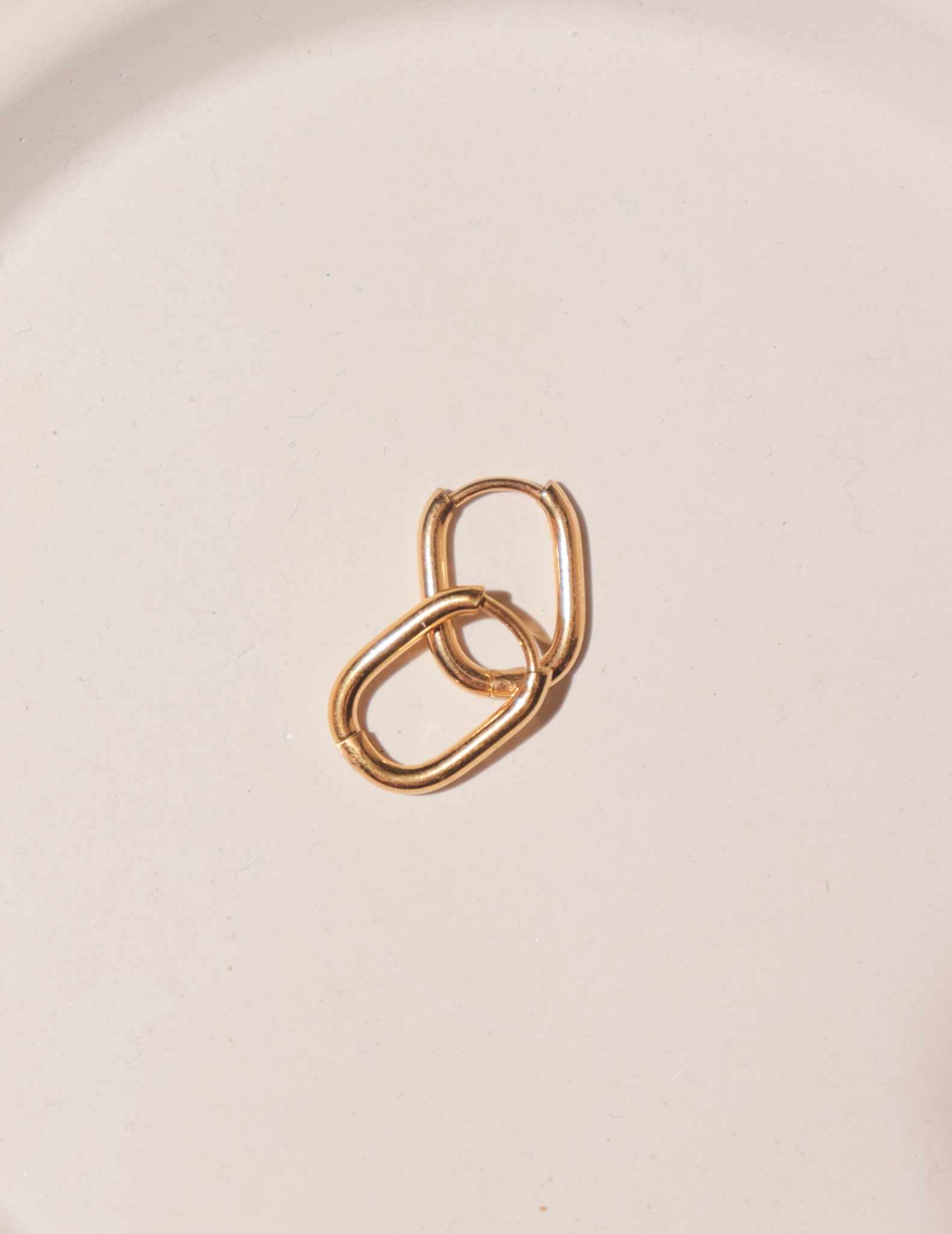 Square-Shaped Hoops