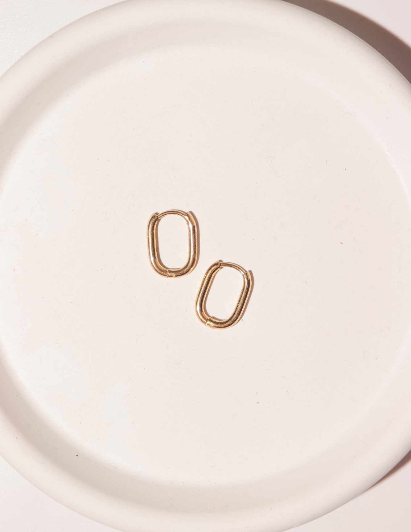 Square-Shaped Hoops